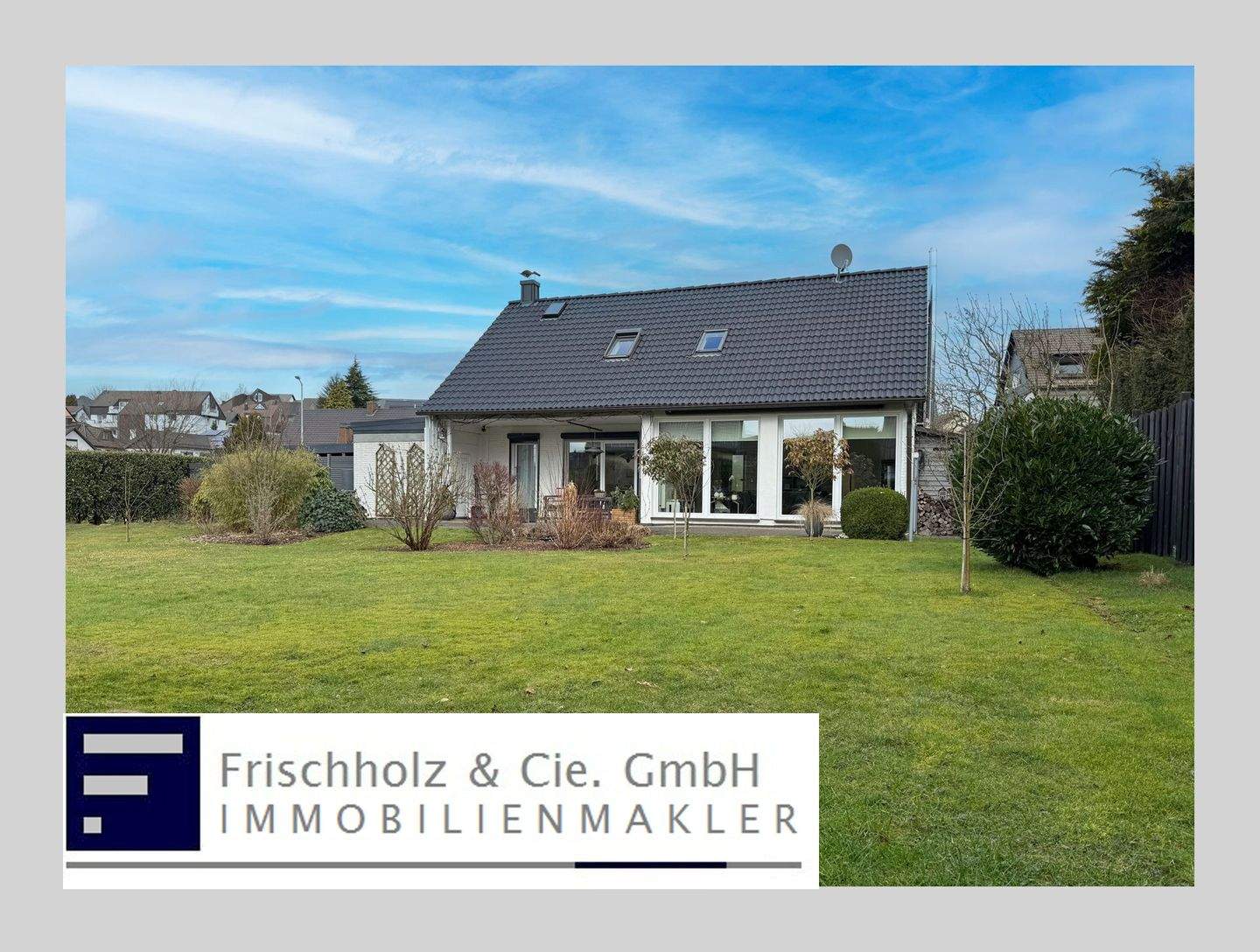 Exklusives Einfamilien-Haus in bevorzugter Wohnlage von Kierspe! – Kierspe – Bild 1 von 9