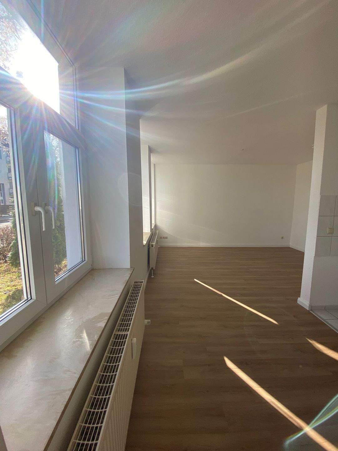 Frisch renoviert, Einbauküche & Tageslichtbad mit Wanne – Magdeburg – Vorschaubild 4