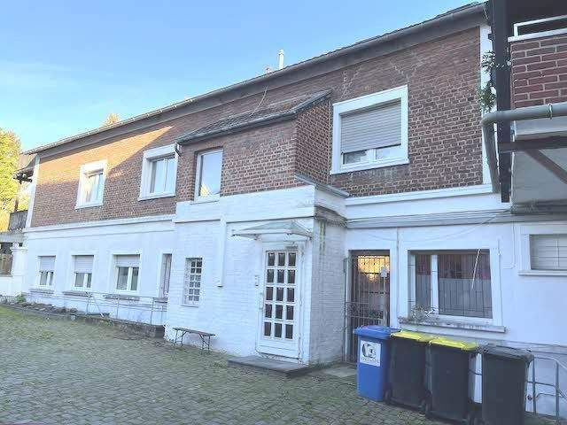 Solides Wohn-Geschäftshaus am Schloß mit Potential!