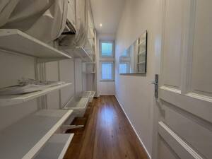3,5-Zimmer-Altbauwohnung im Nordend mit Balkon, EBK und 3m hohen Decken – 60318 Frankfurt am Main – Vorschaubild 8