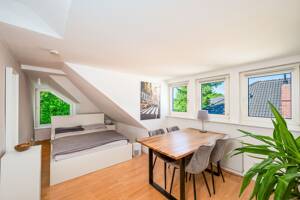 Oben drüber nur der Himmel - Ihre stilvolle Dachgeschosswohnung in Groß Flottbek. – 22607 Hamburg – Vorschaubild 1