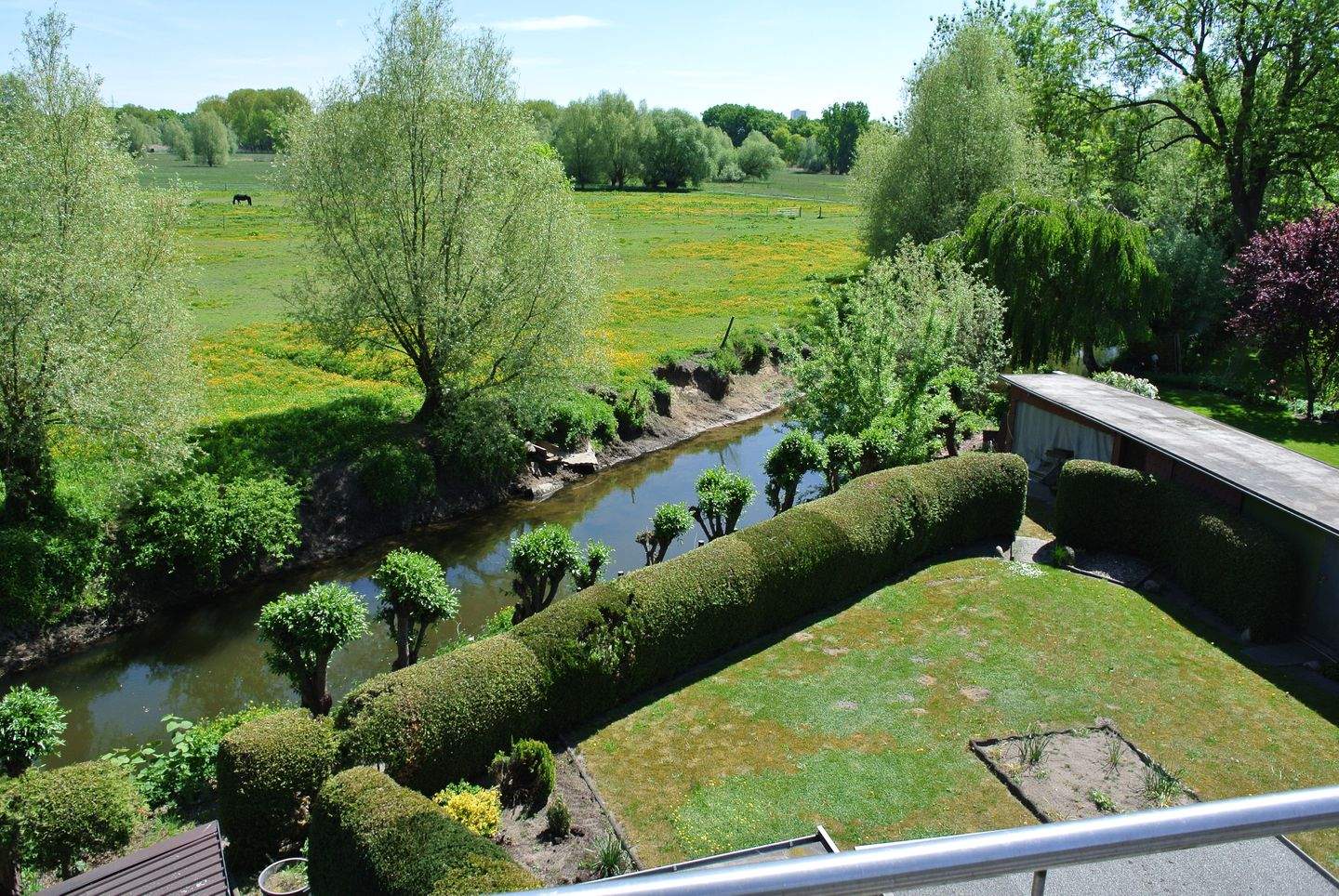Zweifamilienhaus mit Blick in die Okerauen vom beliebten Veltenhof