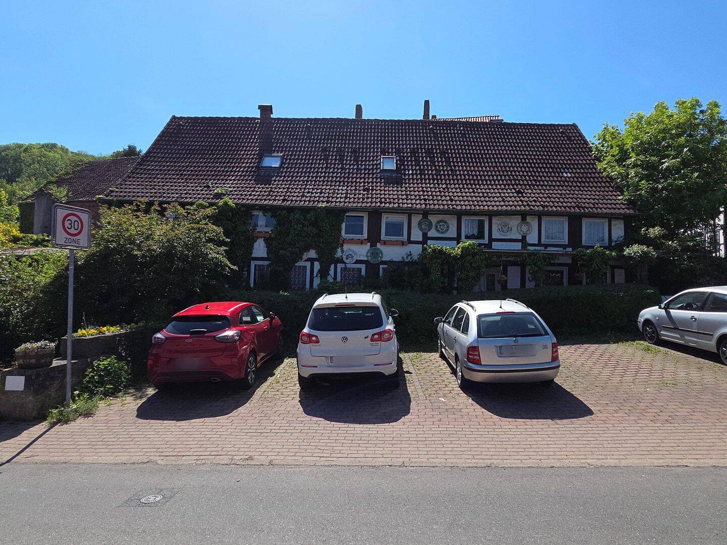Charmantes Fachwerkhaus mit 15 Zimmern & Potential in Salzhemmendorf / Lauenstein
