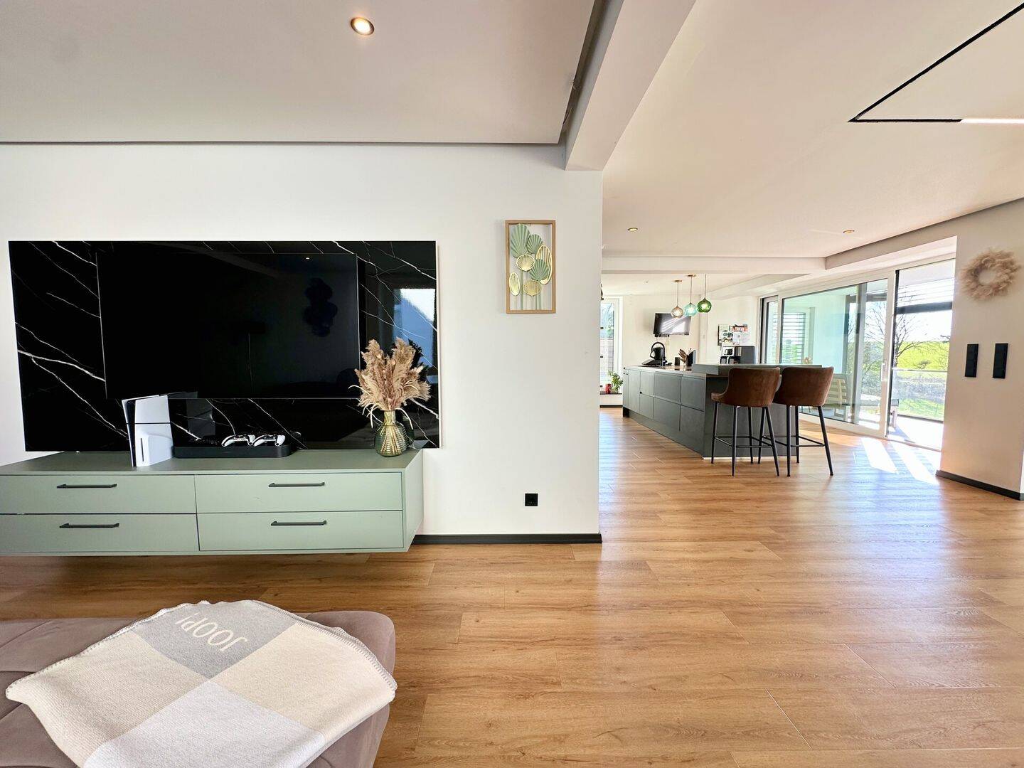 Luxuriös: kernsaniertes Einfamilienhaus mit atemberaubendem Ausblick, Indoorpool, Sauna und Garage – Solingen – Vorschaubild 9
