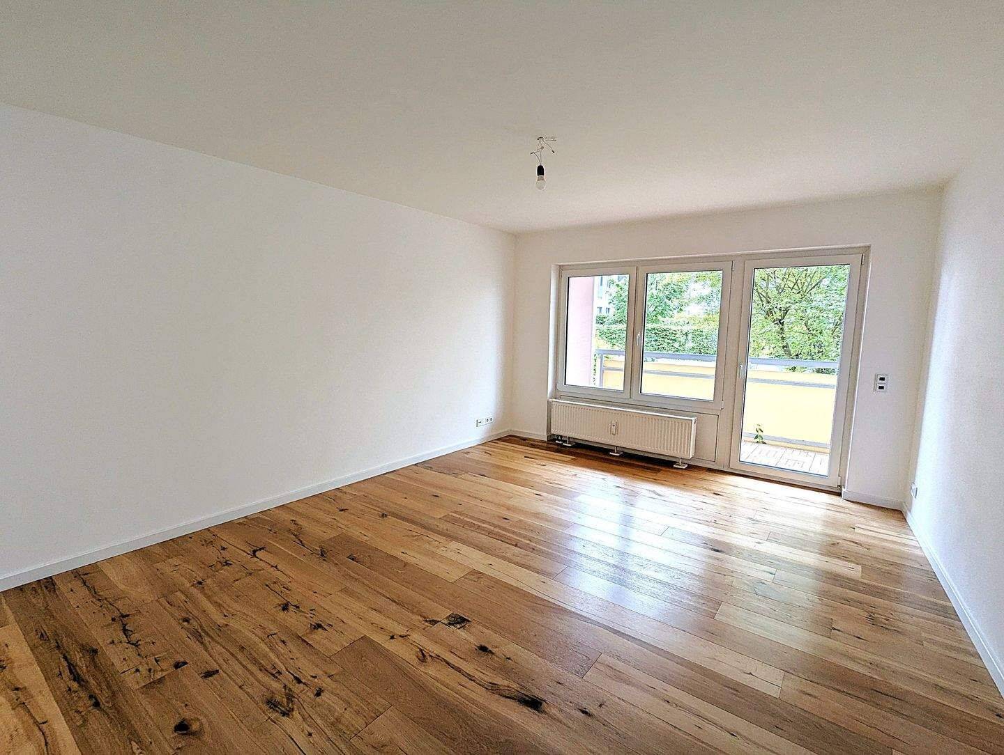 ERSTBEZUG NACH SANIERUNG: Außergewöhnlich schöne 2-Zimmer-Wohnung mit Balkon, zentral und ruhig – Nürnberg – Vorschaubild 2