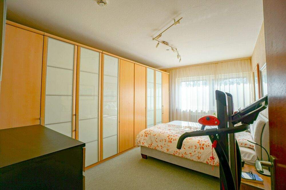 Solide Kapitalanlage mit Südbalkon und Entwicklungspotenzial in Nürnberg-Neuröthenbach – Nürnberg – Vorschaubild 8