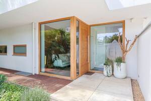 Architektenvilla mit Gästehaus und Resort-Flair - Ihre private Wohlfühloase mitten in Ingolstadt – 85057 Ingolstadt – Vorschaubild 3