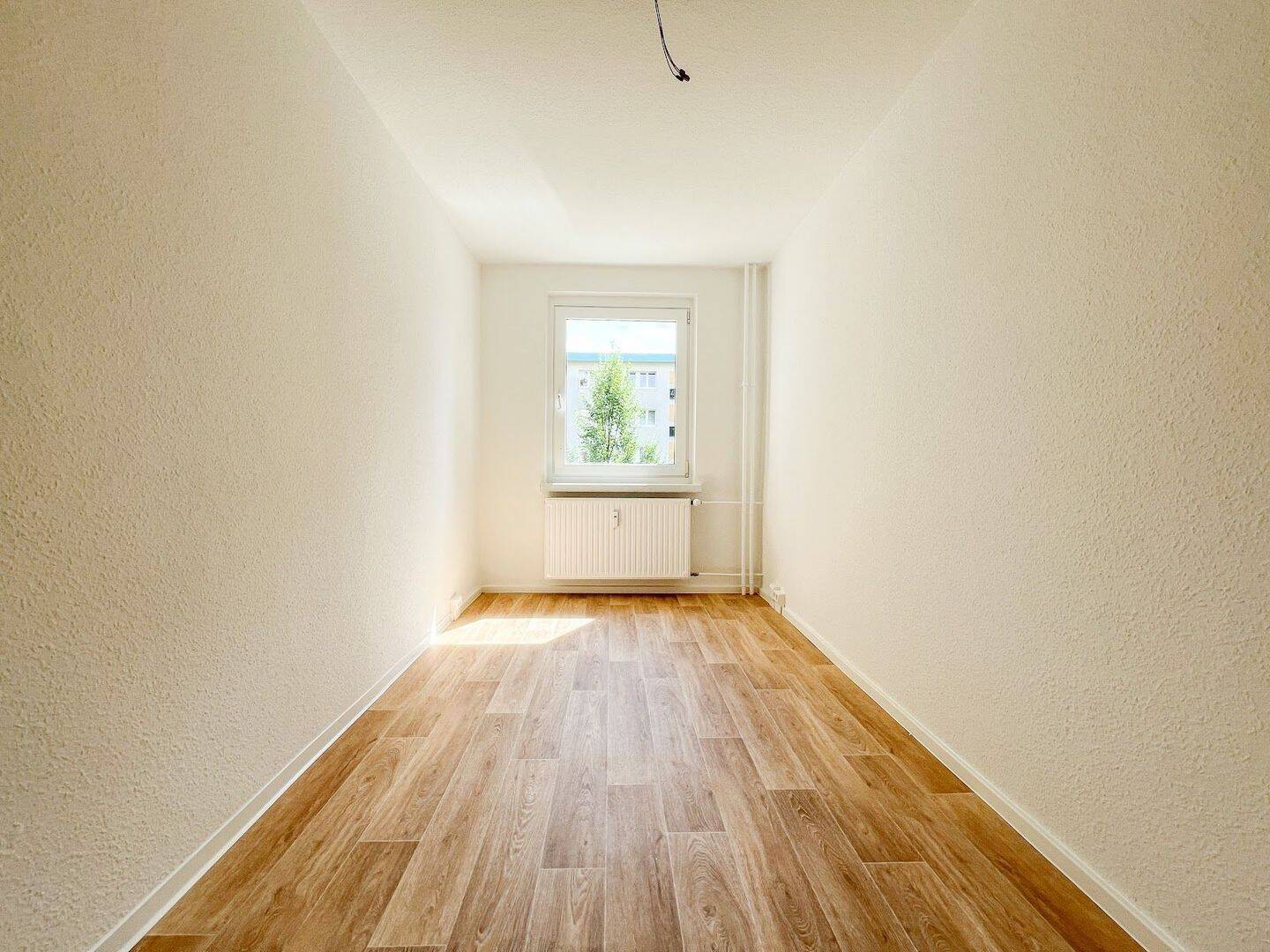 Frisch sanierte Erdgeschosswohnung mit Balkon direkt am Stadtpark für Naturliebhaber – Chemnitz – Vorschaubild 4