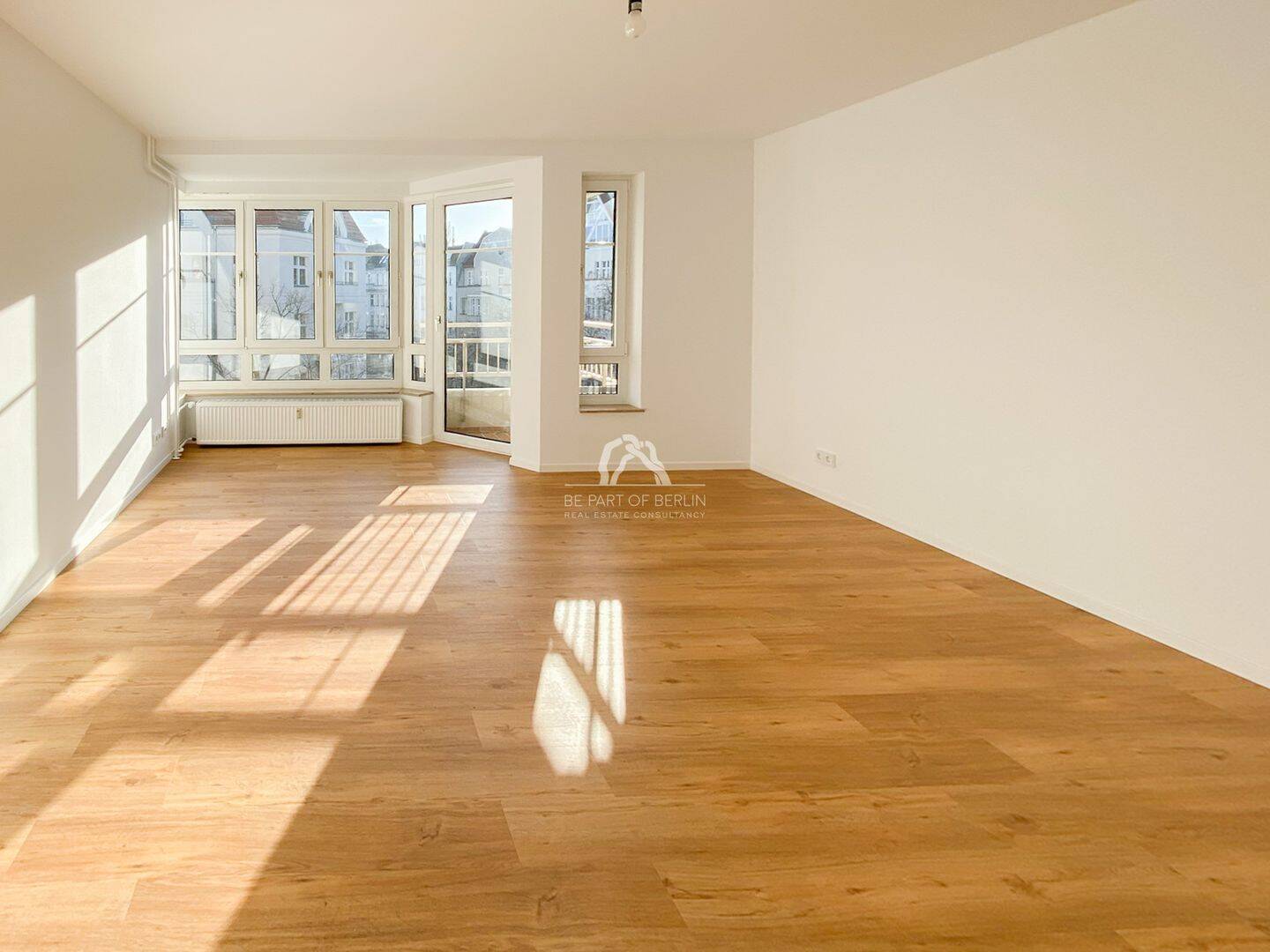 SANIERT | NAHE KURFÜRSTENDAMM | 5.OG | KLEINER BALKON | AUFZUG | 2 ZIMMER | PROVISIONSFREI | – Berlin – Bild 1 von 9