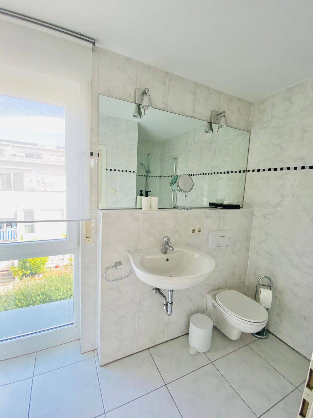 Hochwertiges Wohnhaus - einzigartiger und unverbaubarer Rheinblick! – Wiesbaden – Vorschaubild 7