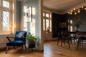 3-Zi.-Altbaujuwel mit Balkon und historischem Kachelofen im idyllischen Komponistenviertel