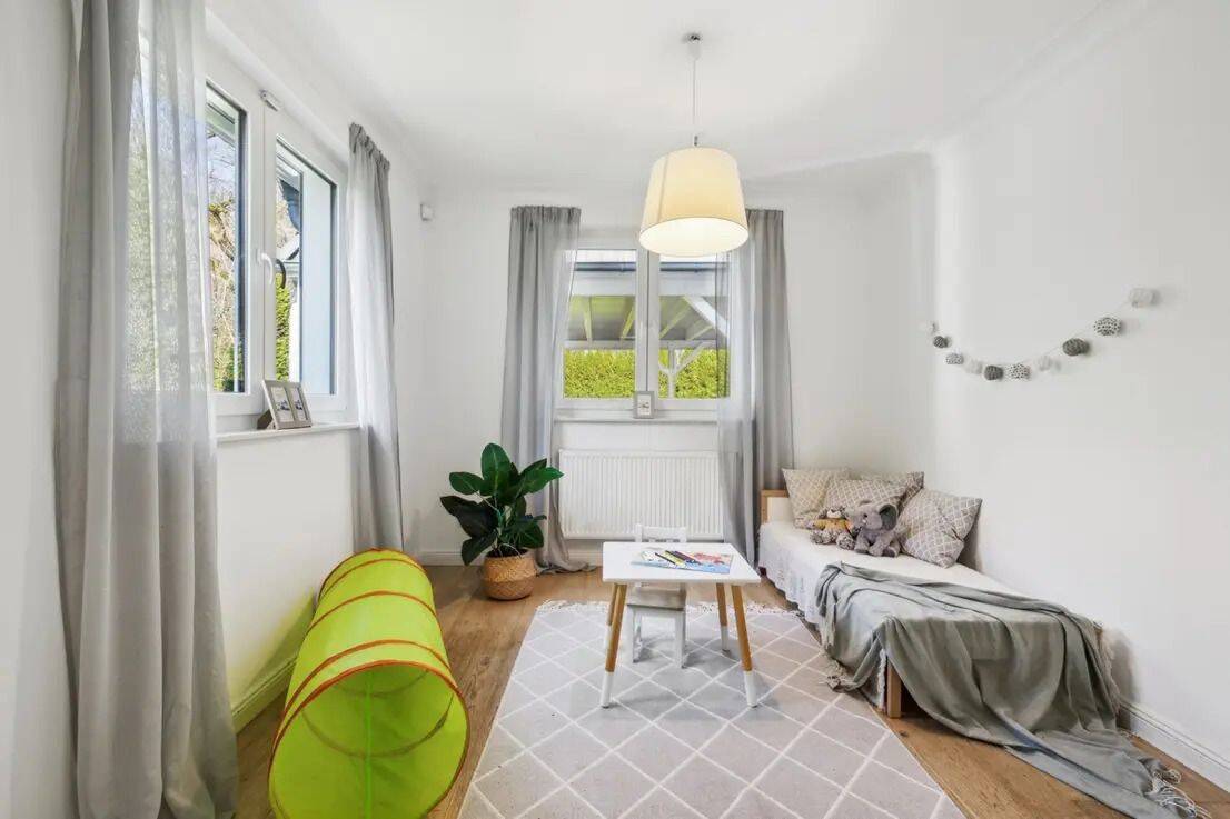 Moderner Bungalow mit ausgebautem Dachgeschoss und Südterrasse in Hamburg-Volksdorf – Hamburg – Vorschaubild 7