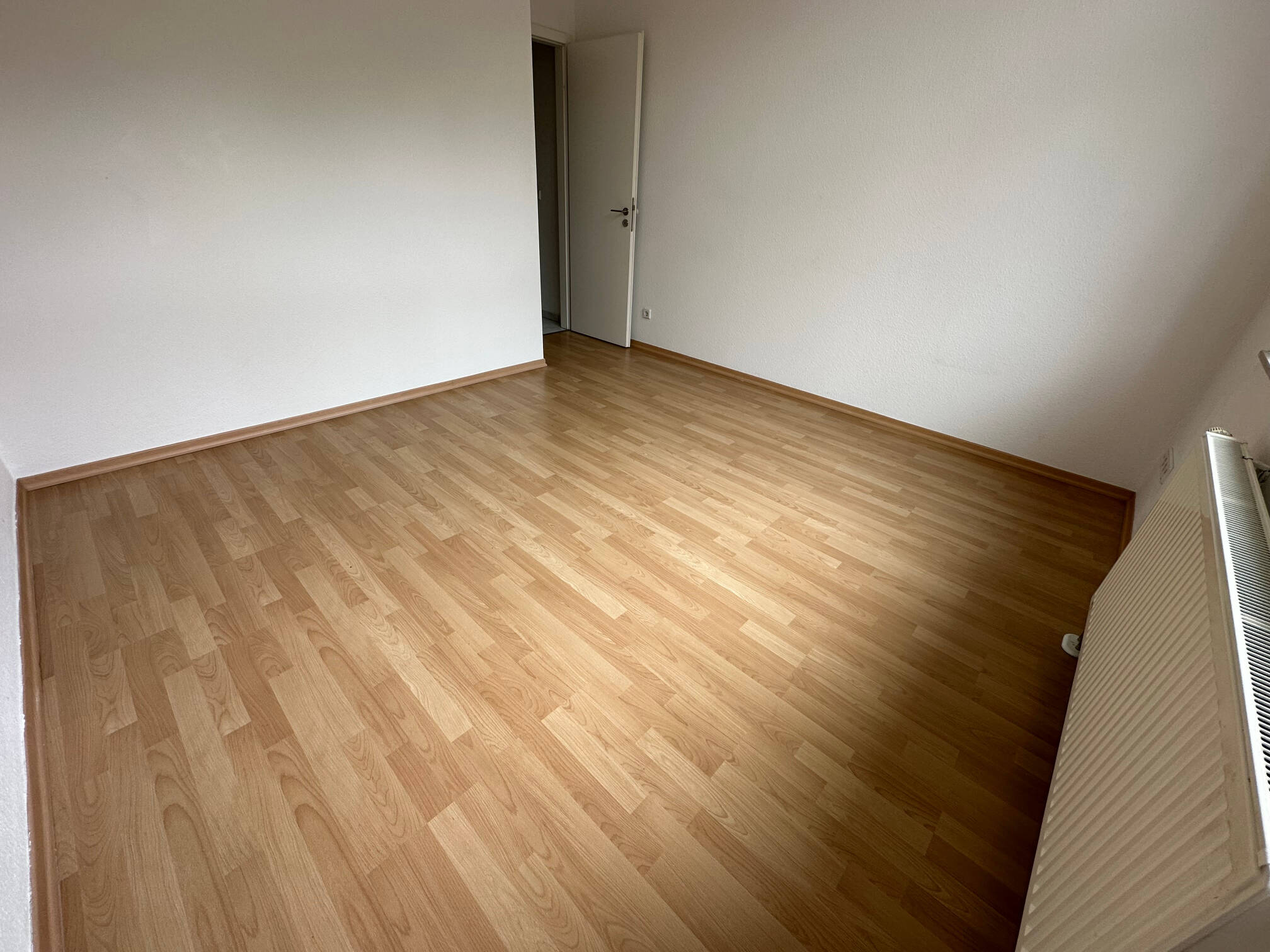 3.OG mit Aufzug / EBK*** / Balkon / Dusche + Wanne ! Frei ab 1.8.26 – Chemnitz – Vorschaubild 8