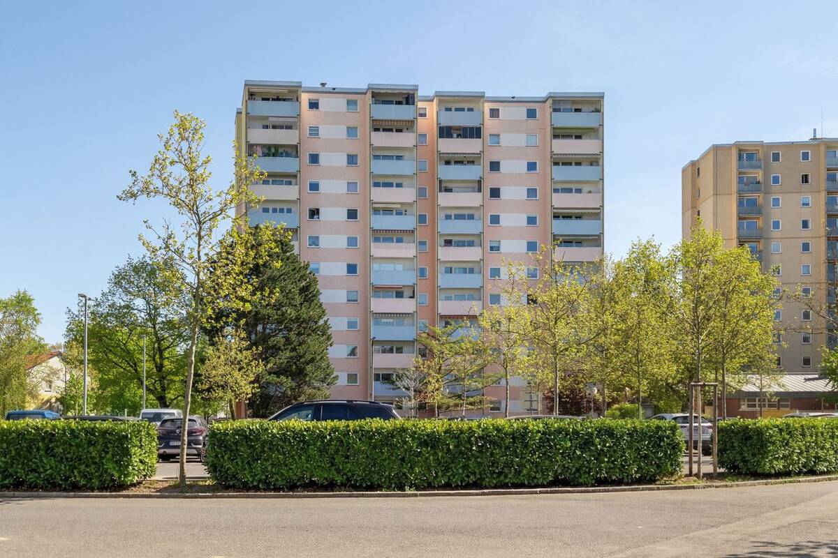 Großzügige 3-Zi-Wohnung mit Balkon und Stellplatz in Fürth (Hardhöhe) – 90766 Fürth – Bild 1 von 9