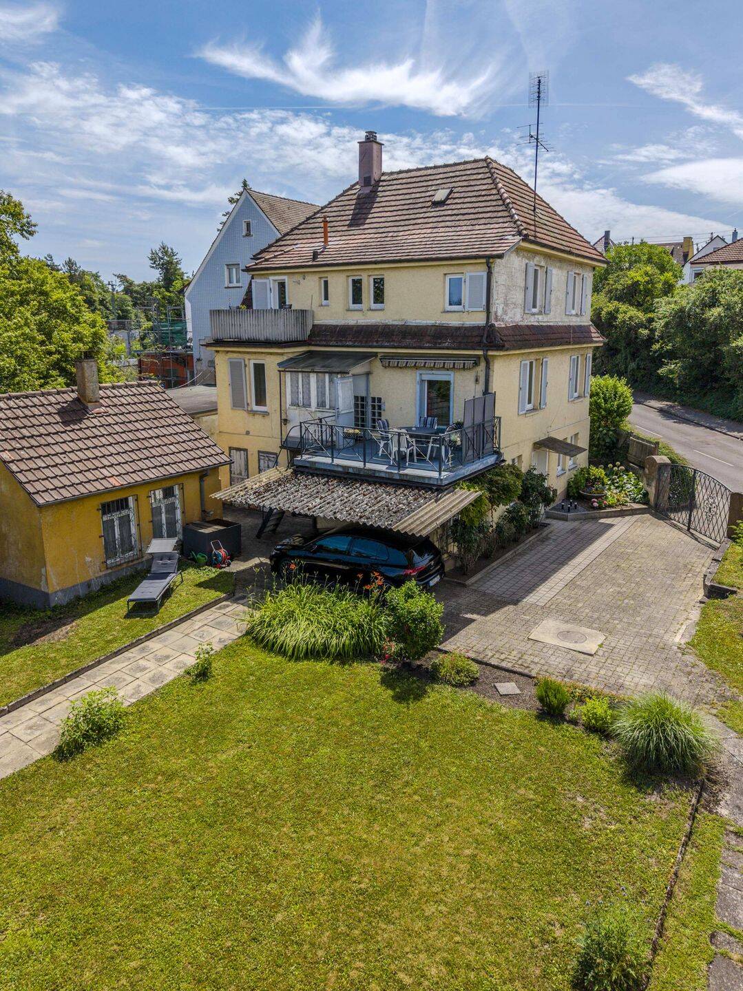 Freiraum & Möglichkeiten: Freistehendes MFH mit großem Garten und Entwicklungspotenzial – Ludwigsburg – Vorschaubild 4