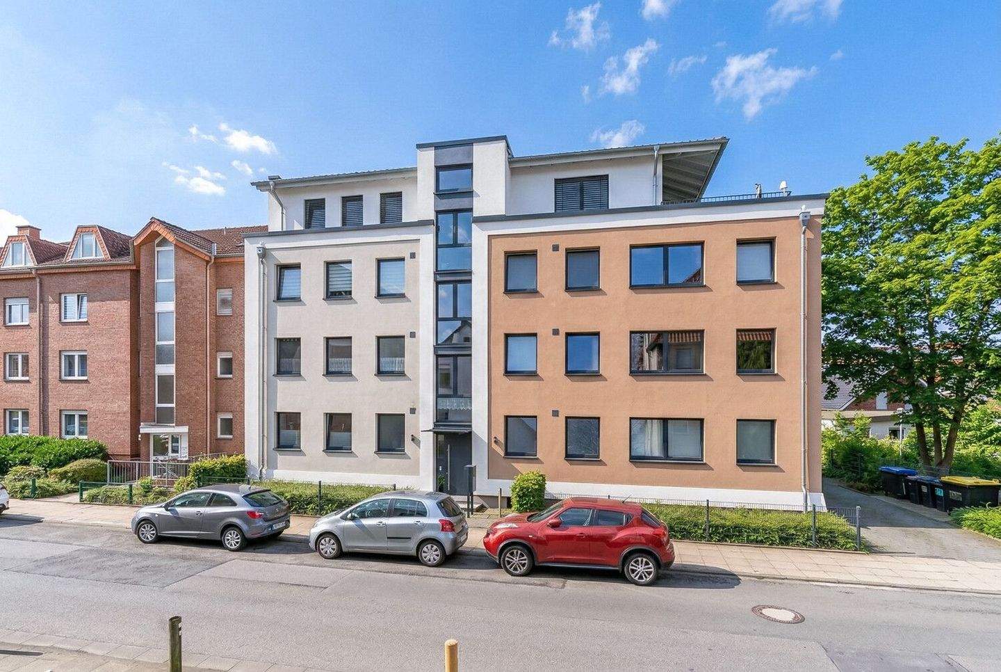 Bielefeld-Mitte: 7 WE Mehrfamilienhaus | KfW 70 | Personenaufzug | 4 Garagen & 3 Stellplätze – Bielefeld – Vorschaubild 2