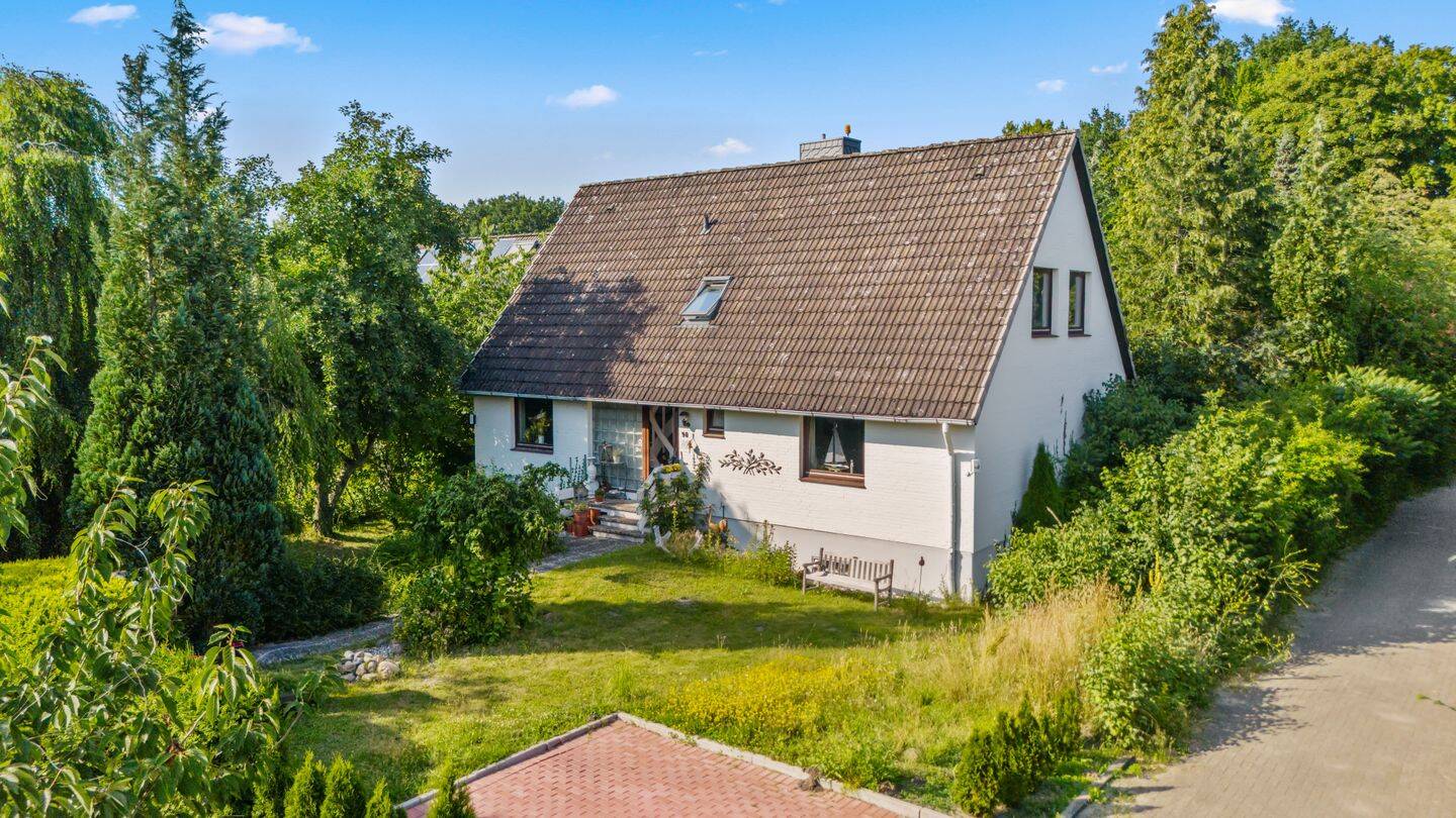 Liebevoll gestaltetes Einfamilienhaus am Bramfelder See - ruhige Lage, toller Garten und viel Platz zum Leben – Hamburg – Bild 1 von 9