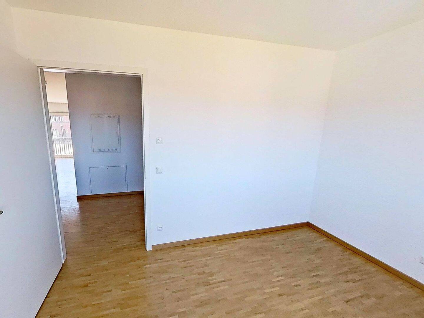 Modernes Wohnen in Kronsrode: Rollstuhlgerechte 3-Zimmer-Wohnung mit EINBAUKÜCHE und LOGGIA – Hannover – Vorschaubild 5