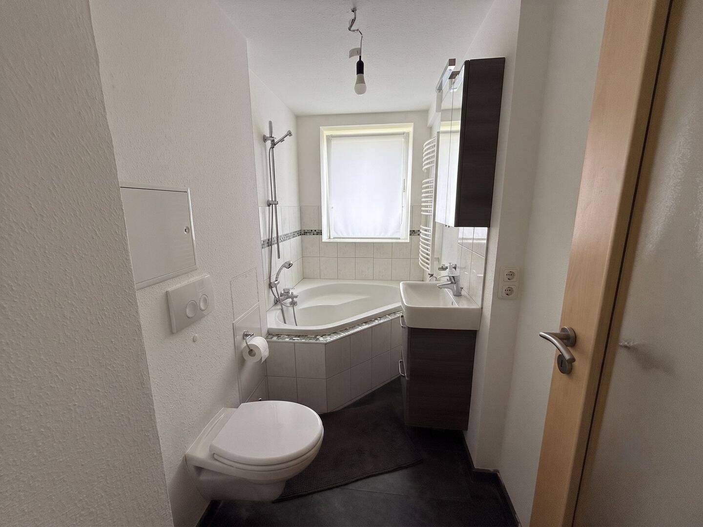 sanierte und vermietete 3 Zimmer Wohnung mit Balkon in ruhiger Wohnlage von Höngeda ! – Weinbergen – Vorschaubild 8