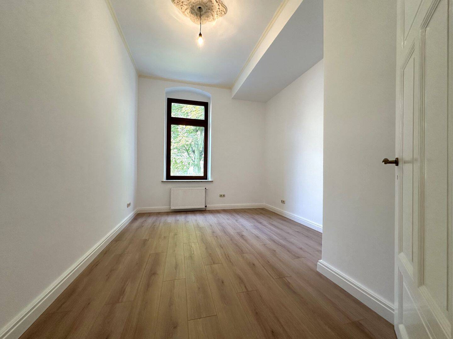 Erstbezug nach Modernisierung – Traumhafte 4-Zimmer-Altbauwohnung mit neuem Bad in Stadtfeld Ost – Magdeburg – Vorschaubild 4