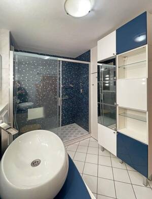 3 Zimmer Dachgeschosswohnung mit Sonnenterrasse und Balkon – 85757 Karlsfeld – Vorschaubild 9