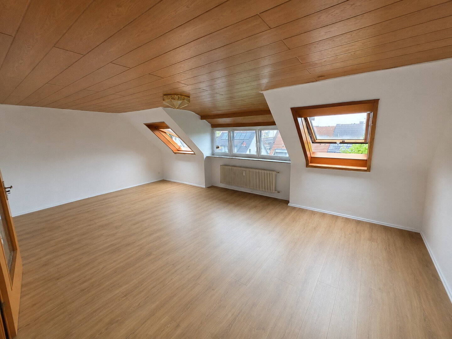 Helle 2-Zimmer-Dachgeschosswohnung (71 m²) in ruhiger Lage nahe Kurpark