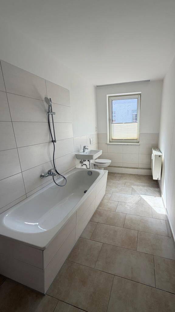 Eigenheimfeeling im Hinterhaus / A home-like feeling with the privacy of a rear building. – Leipzig – Vorschaubild 7