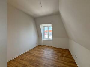 GANZ OBEN! Geräumige 3-Zi.-Whg. mit Tageslicht + EBK und Balkon !!! – 1159 Dresden – Vorschaubild 6