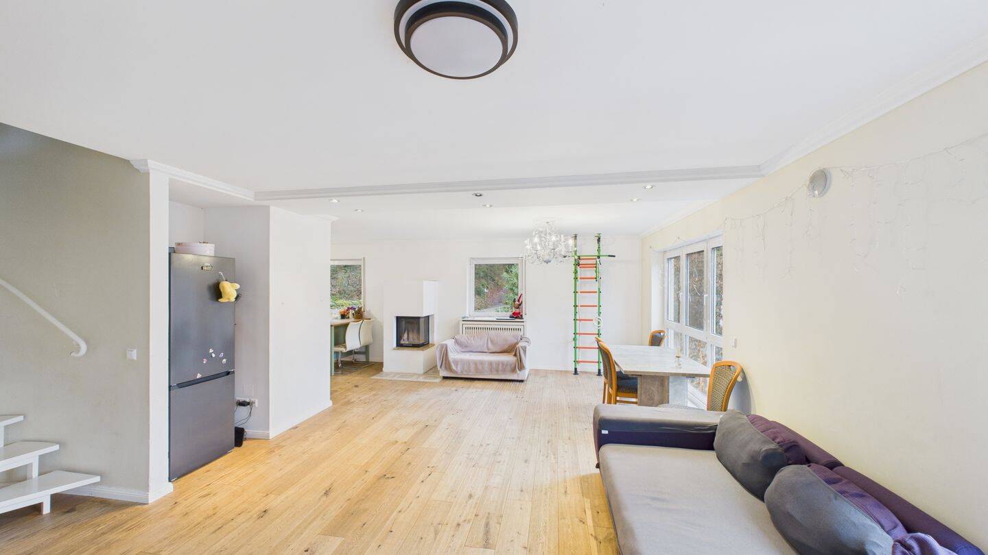 Gepflegtes Zweifamilienhaus mit 1.400 m² Grundstück, Baden-Baden-Ebersteinburg – Baden-Baden – Vorschaubild 8