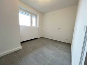 Neues Familien-Zuhause! Modernisierte 4 Zimmer mit Umlaufbalkon, 2 neue Bäder, neuer Boden, Aufzug – 50968 Köln – Vorschaubild 9