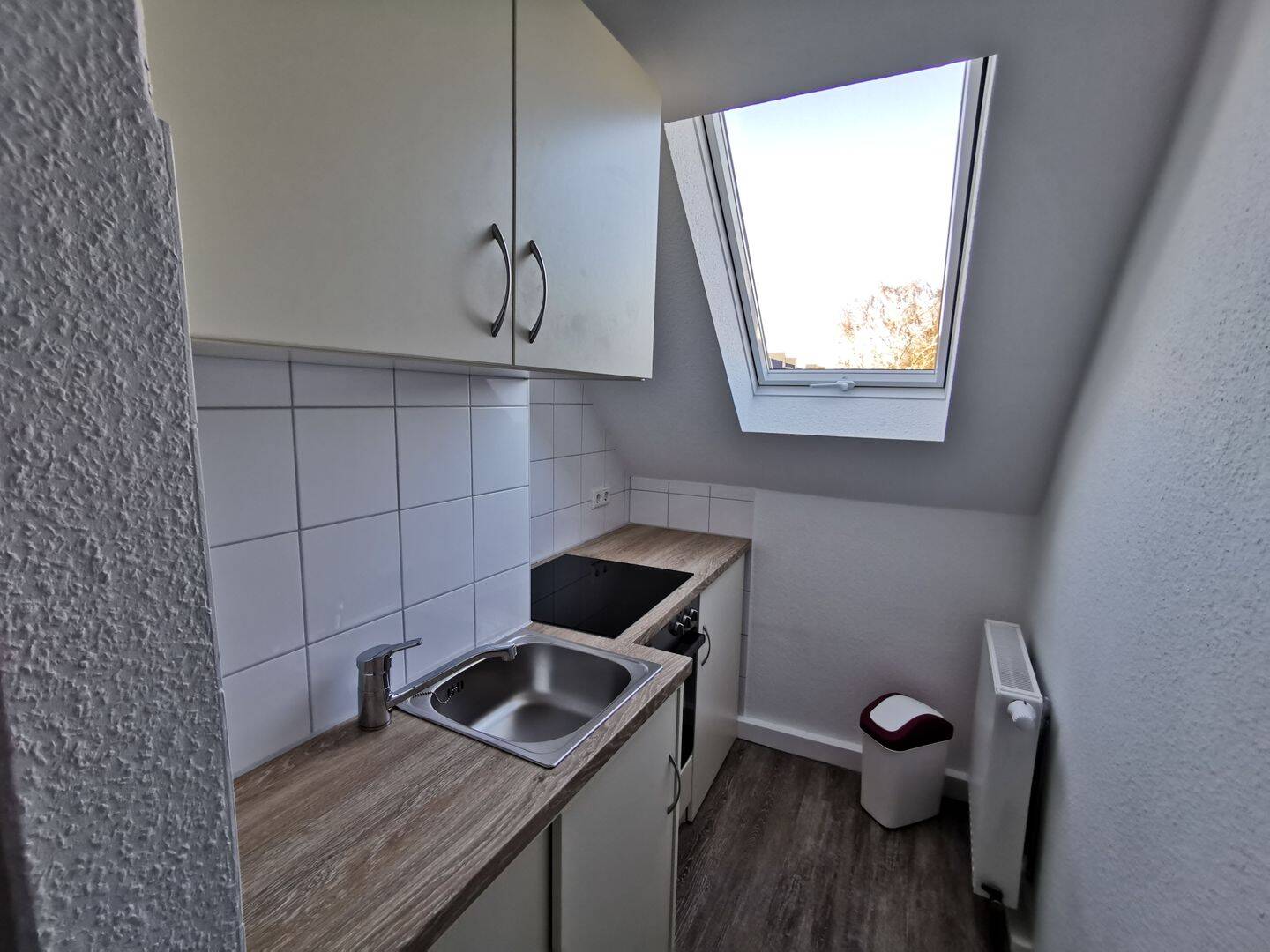 2 Zimmerwohnung mit Einbauküche und Balkon – Bremerhaven – Vorschaubild 4