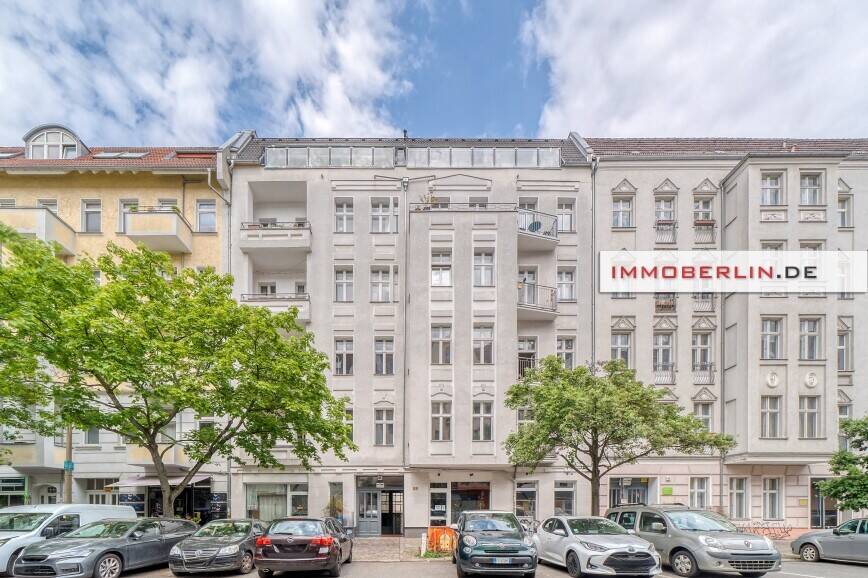 IMMOBERLIN.DE - Charmante Stuck-Altbauwohnung mit Südbalkon & Lift im Trendviertel – Berlin – Bild 1 von 9