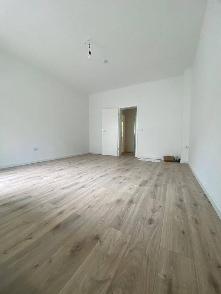 Bezugsfreie, kernsanierte 2-Zimmer-Wohnung mit Balkon und neuer Einbauküche in Berlin-Spandau-Wasserstadt – Berlin – Vorschaubild 6
