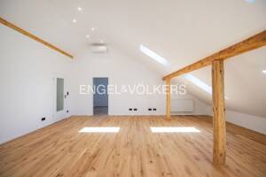 2-Zimmer-Dachgeschosswohnung zum Erstbezug nach vollständiger Sanierung
