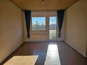 schöne 2-Raum Wohnung mit Balkon für Selbstrenovierer – 39397 Gröningen – Vorschaubild 1