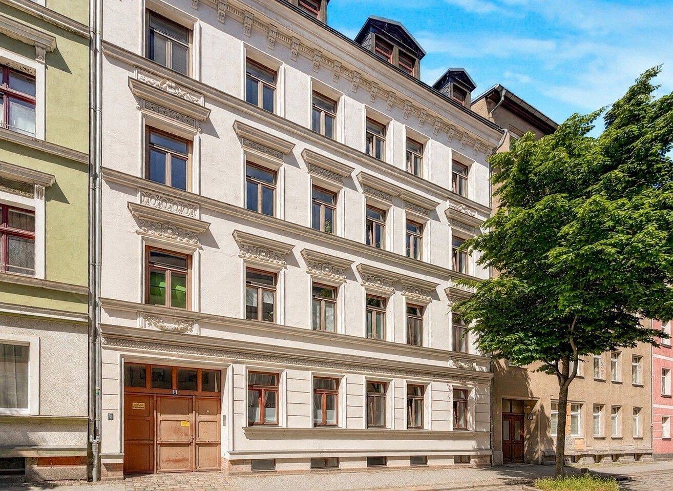 Stilvolle und mietfreie 3-Zimmer-Wohnung im Gründerzeithaus mit Balkon zum begrünten Innenhof