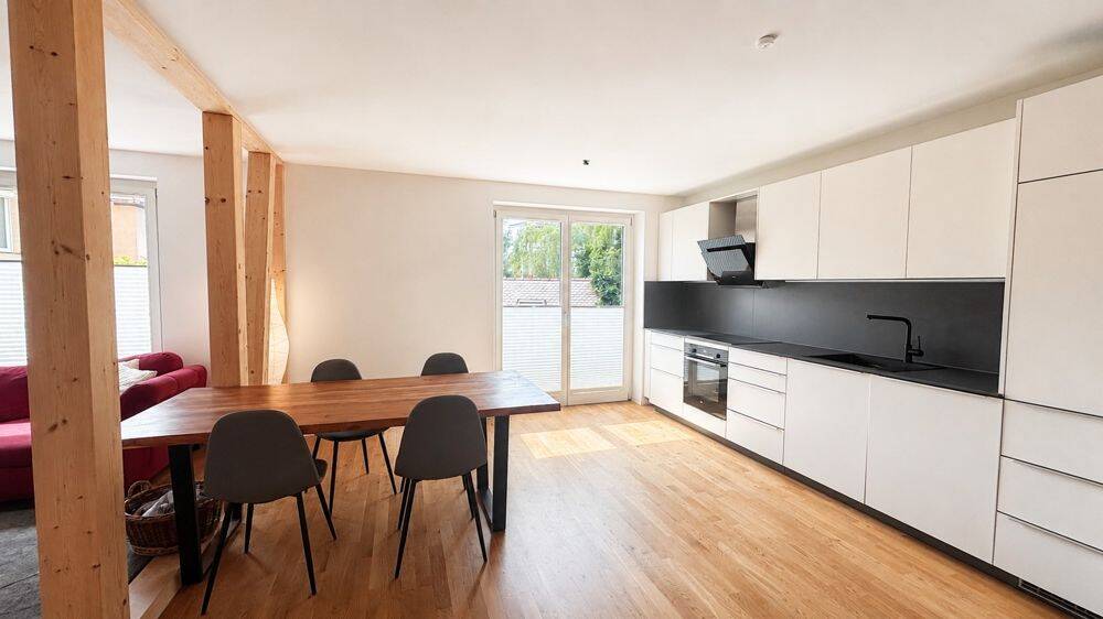 Moderne 2-Zimmer-Wohnung mit Balkon in zentraler Lage von Reutlingen – Reutlingen – Vorschaubild 2