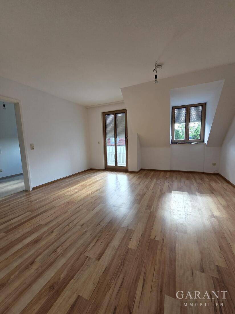 Wohnen, wo andere Erholung suchen: Charmante sanierte 3 Zimmer-Oase am Wertachpark Augsburg – Augsburg – Bild 1 von 6