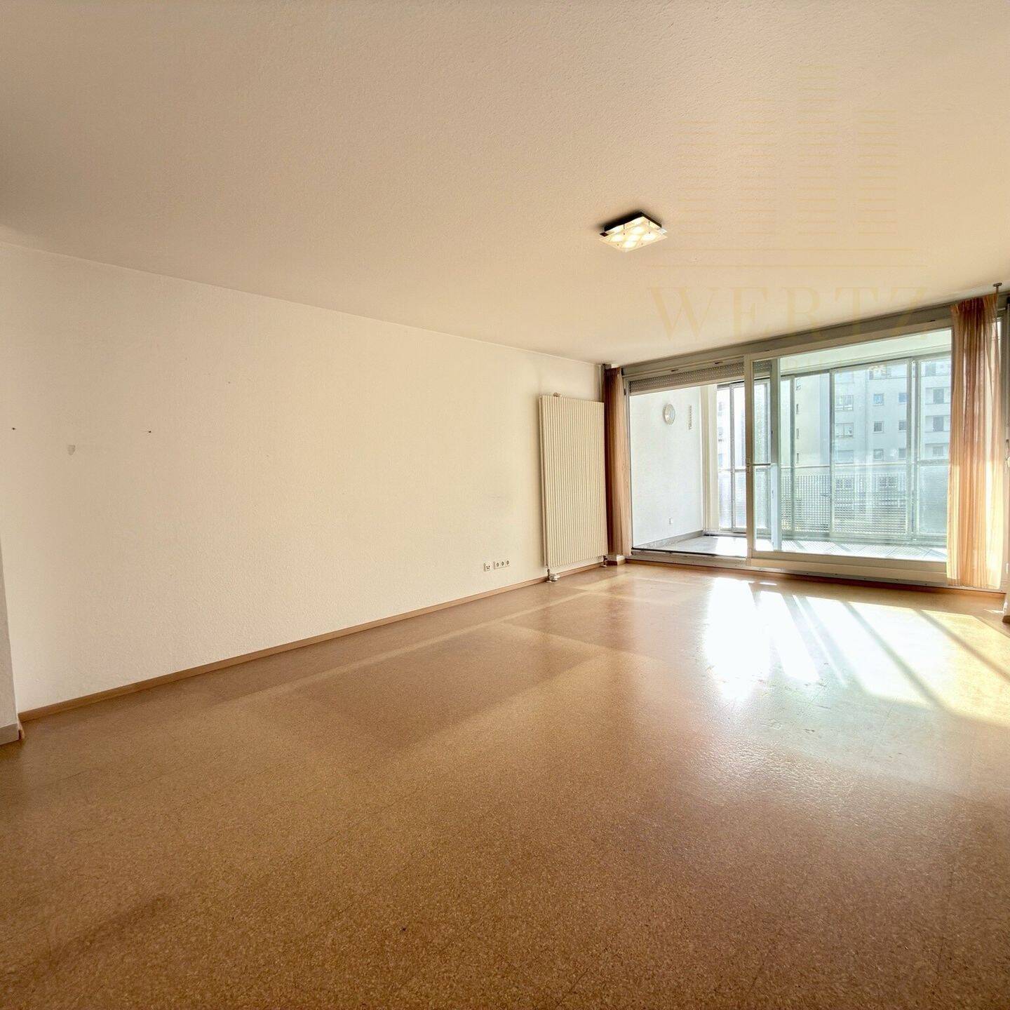 Helle Stadtwohnung mit Loggia, Einbauküche und Aufzug in zentraler Lage – Ulm – Vorschaubild 5