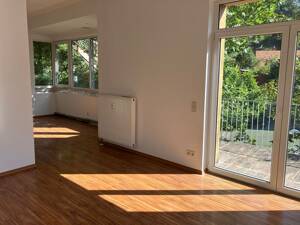 Großzügiger Balkon & offenes Wohnen - hier fühlt man sich wohl!