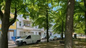 Bezugsfreies, großzügiges Altbau-Apartment im aufstrebenden Afrikanischen Viertel