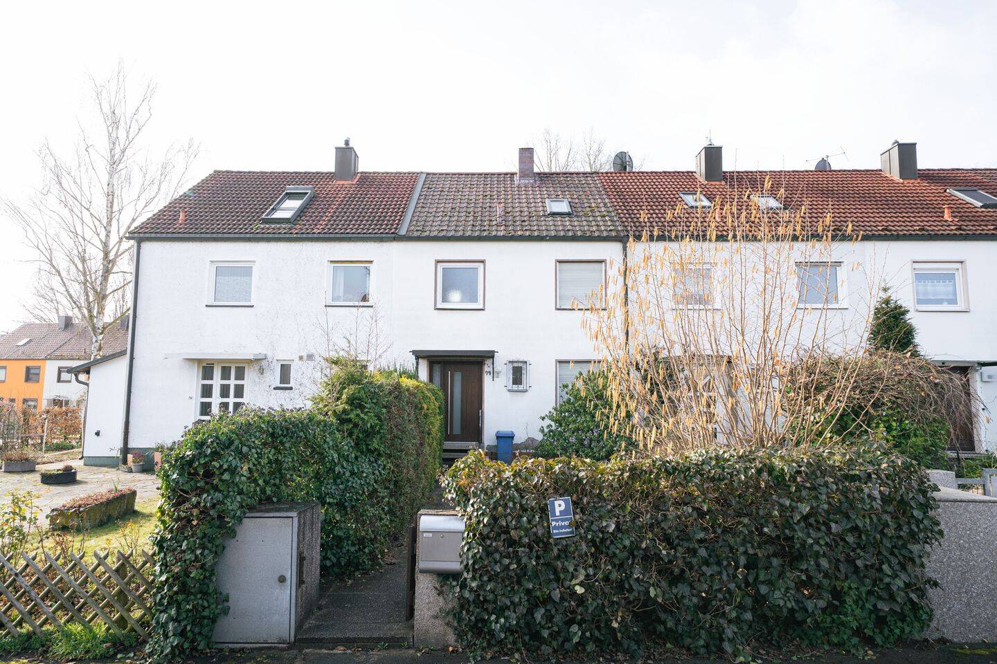 Raum für Visionen - RMH mit großem Südgarten, Ausbaupotenzial & Garage in Burgfarrnbach!