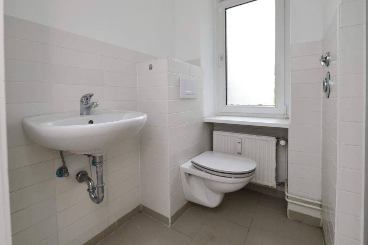 SCHÖNER ALTBAU MIT BALKON - STUCK, DIELEN & HOHE DECKEN - HÜBSCHER GEMEINSCHAFTSGARTEN – Berlin – Vorschaubild 6