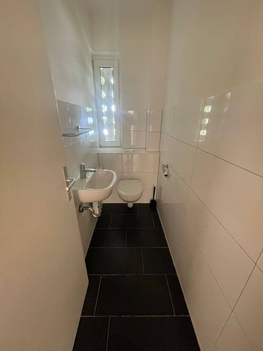 Top renovierte 4-Zimmer Wohnung in Erlangen-Frauenaurach ***Besichtigung: Mittwoch, 17.06.2026 um 16:00 Uhr*** – Erlangen – Vorschaubild 3