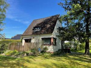 Einfamilienhaus auf großem Grundstück mit Neubaupotential in Poppenbüttel