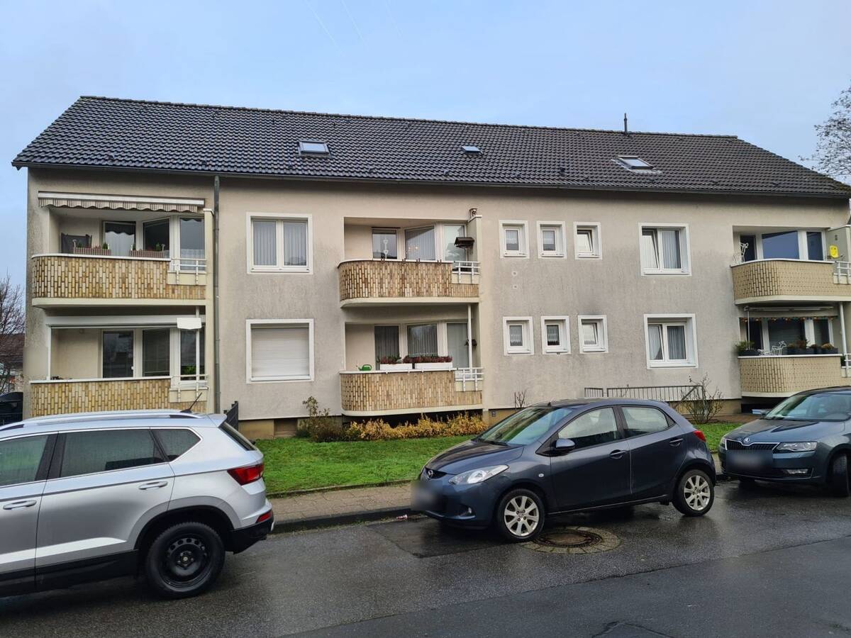 Schöne, gut vermietete Dachgeschoßwohnung in Essen-Dellwig – 45357 Essen – Bild 1 von 8