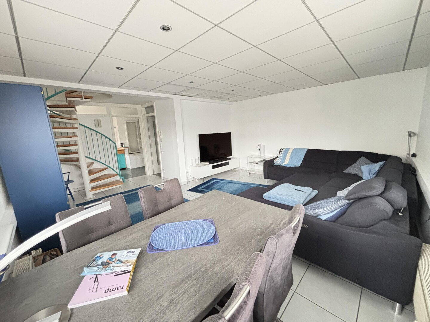 Flexibles Raumwunder mit Loft-Charakter: Großzügige 5,5-Zimmer-Maisonette in Esslingen!