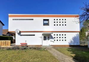 Zweifamilienhaus mit eingewachsenem Garten + 2 Garagen in guter Lage, provisionsfrei für Käufer – 64291 Darmstadt – Vorschaubild 3