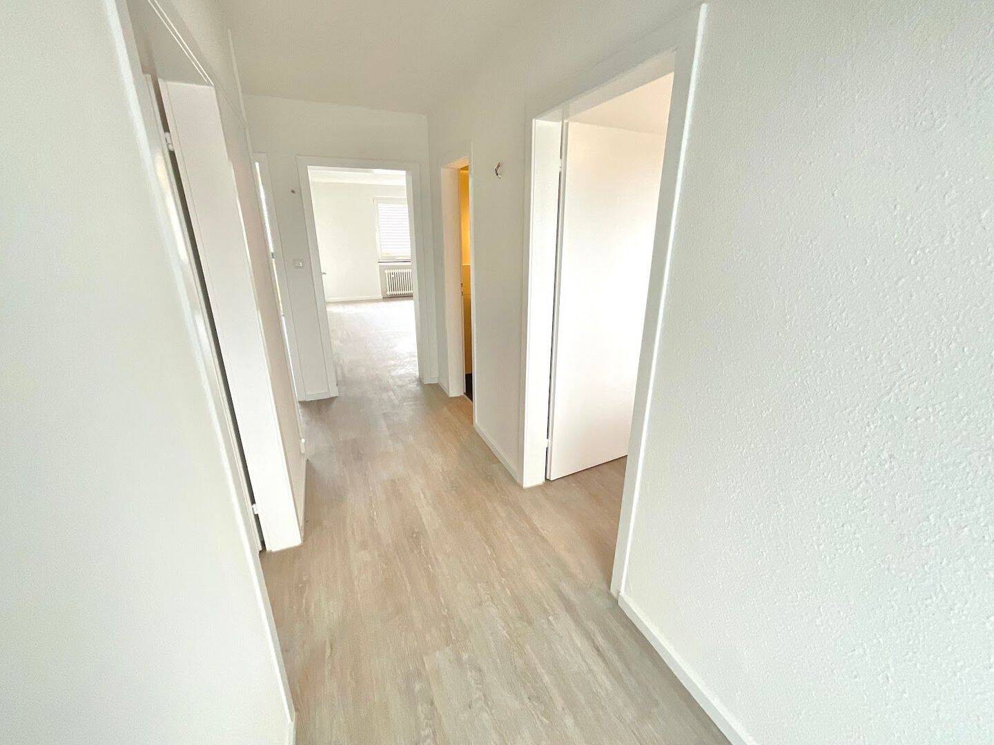 Frisch renovierte 3 Zimmerwohnung mit Balkon