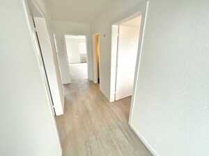 Frisch renovierte 3 Zimmerwohnung mit Balkon